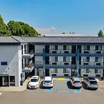 Hyland Inn near Pasadena Civic Center