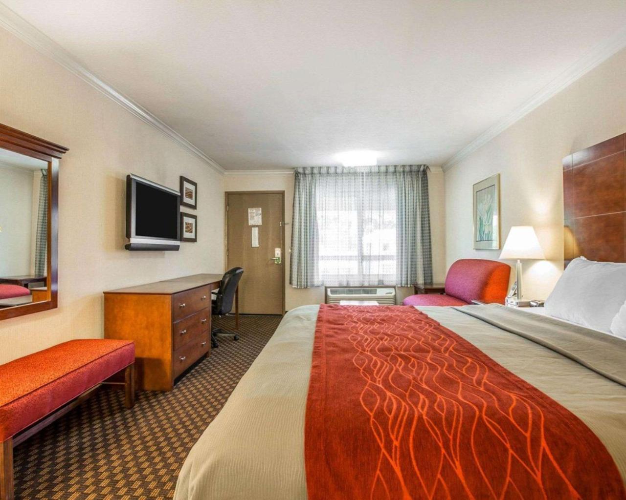 Hyland Near Civic Center Hotel 2*